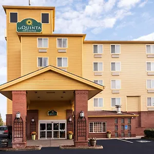 La Quinta By Wyndham Airport Hotel
